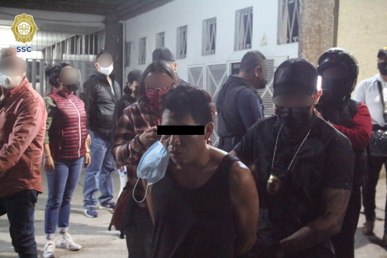 Un hombre en posesión de aparente marihuana, posiblemente relacionado con el delito de corrupción de menores, fue detenido por personal de la SSC, en la alcaldía Álvaro Obregón