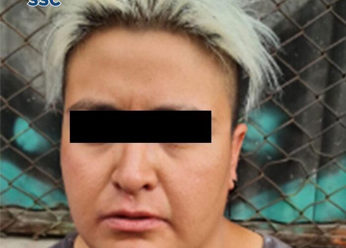 En la colonia Morelos, dos personas que transportaban aparente marihuana en cajas y botes de plástico, fueron detenidas por policías de la SSC