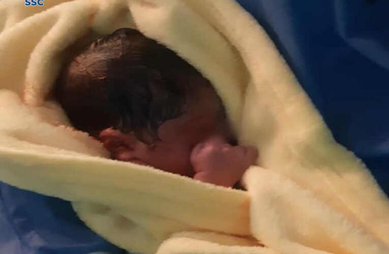 Policías y paramédicos del ERUM de la SSC, atendieron a una mujer que entró en labor de parto al interior de su domicilio ubicado en la alcaldía Xochimilco