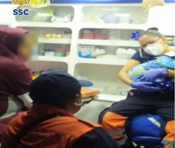 Mujer policía de la SSC auxilió a una joven que entró en labor de parto en su domicilio y recibió a la bebé, en la alcaldía Tláhuac