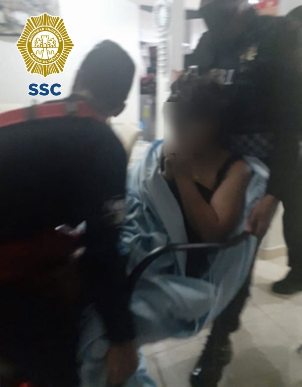 En la alcaldía Benito Juárez, oficiales de la SSC auxiliaron a una mujer que pretendió atentar contra su vida al ingerir medicamentos