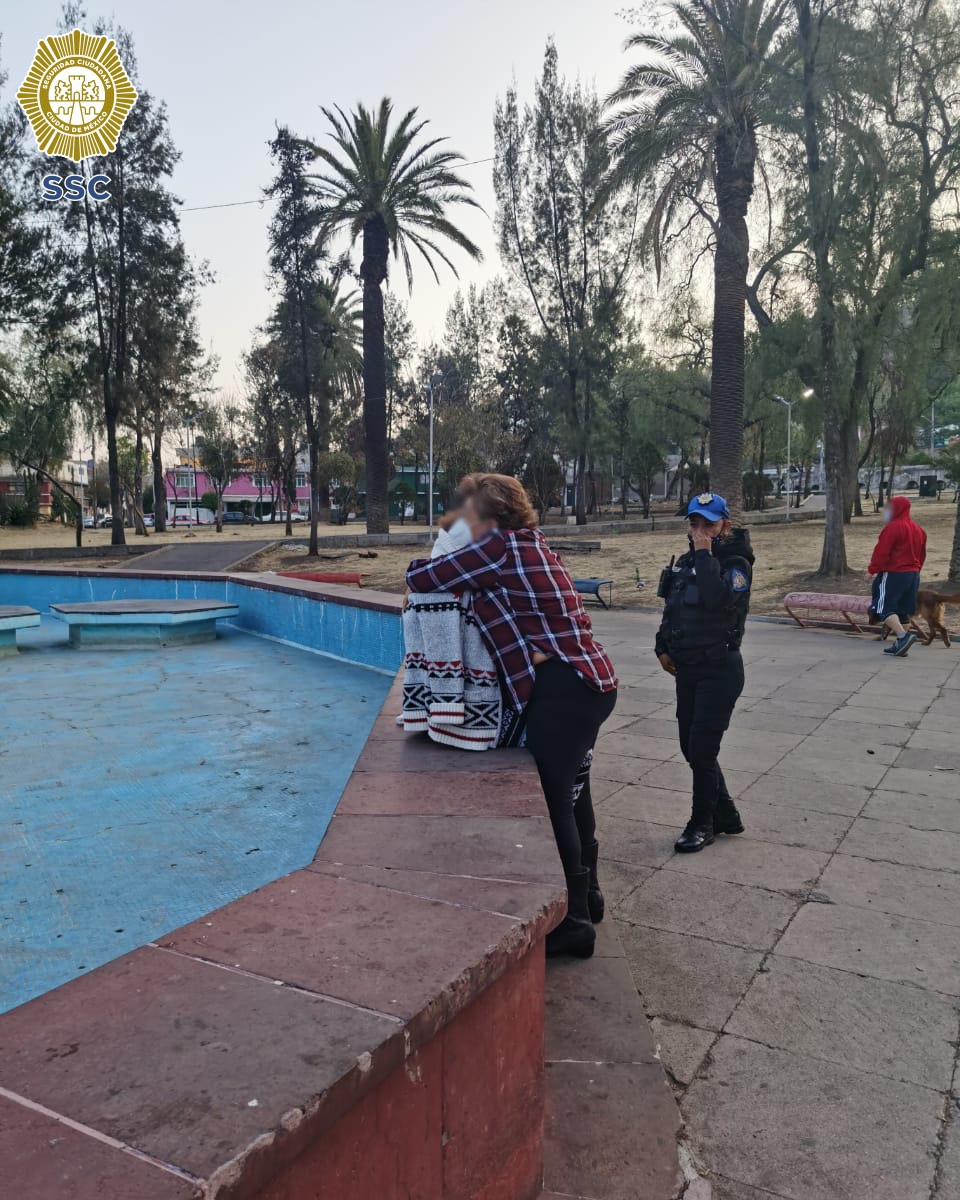 Personal de la SSC localizó y auxilió a una mujer extraviada a reunirse con sus familiares en calles de la alcaldía Gustavo A. Madero