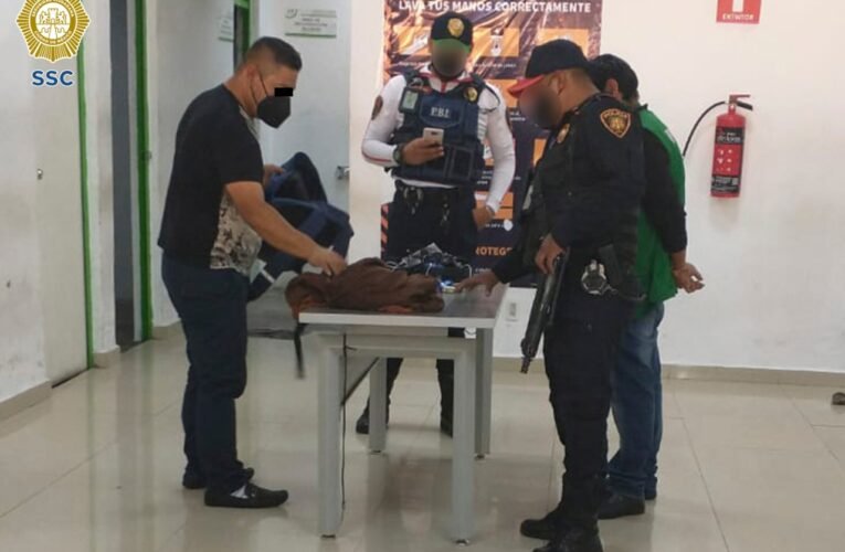 Un hombre que posiblemente agredió a una mujer policía, fue detenido por efectivos de la SSC en la estación boulevard puerto aéreo del metro CDMX