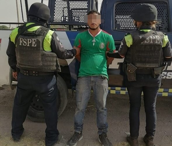 VIDEO: Detienen a motociclista con 191 dosis de cristal y mariguana, además de 7,600 pesos en efectivo
