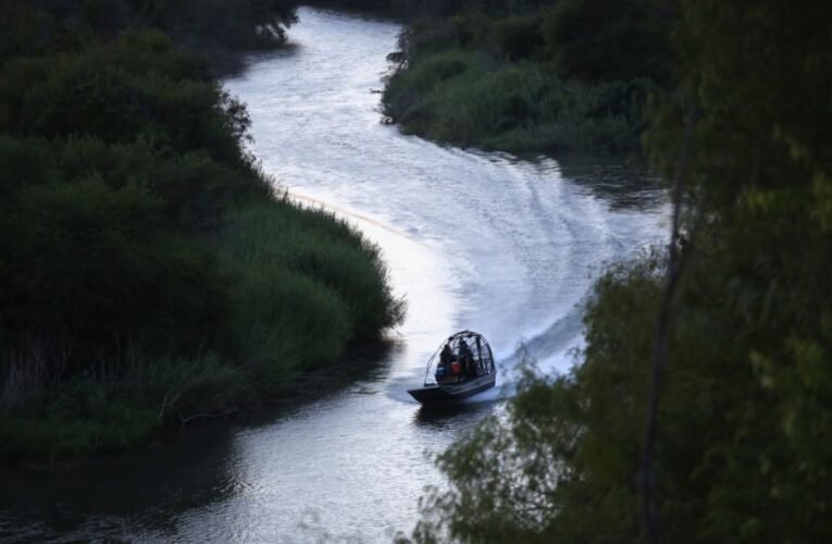 Niña guatemalteca se ahoga intentando cruzar la frontera por el Río GrandeE