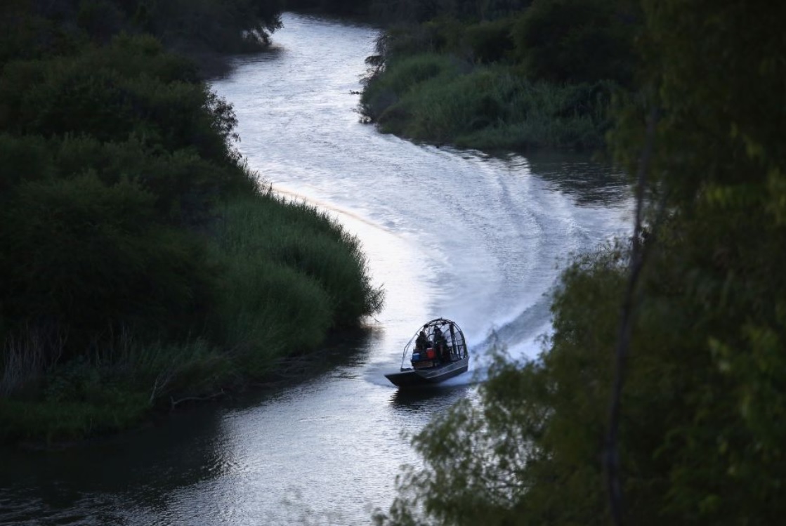 Niña guatemalteca se ahoga intentando cruzar la frontera por el Río GrandeE