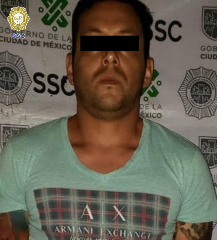En atención a una denuncia ciudadana recibida a través de redes sociales, policías de la SSC detuvieron a un hombre en posesión de aparente marihuana en la alcaldía Azcapotzalco