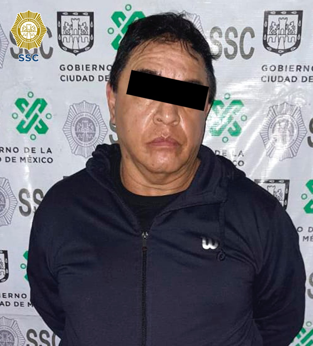 En la alcaldía Coyoacán, Efectivos de la SSC detuvieron a un hombre que, a bordo de un automóvil, manipulaba diversos envoltorios con aparente droga
