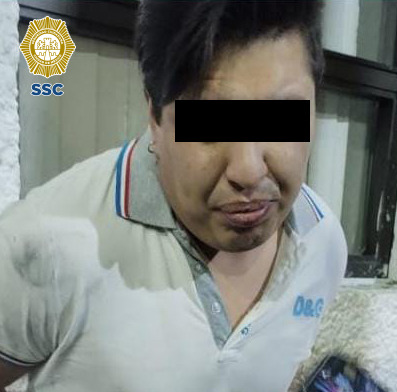 Policías de la SSC detuvieron en la alcaldía Álvaro Obregón, a dos jóvenes en posesión de un arma de fuego con ocho cartuchos útiles