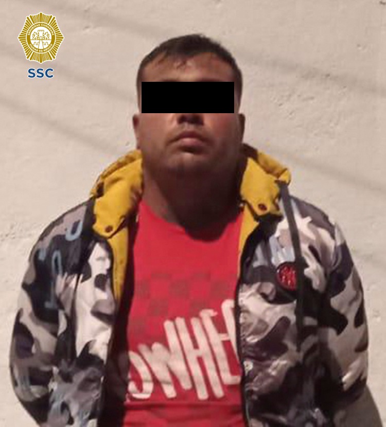 Dos personas en posesión de aparente narcótico y probablemente relacionadas con eventos de robo a cuentahabientes, fueron detenidas por policías de la SSC en la alcaldía Cuauhtémoc