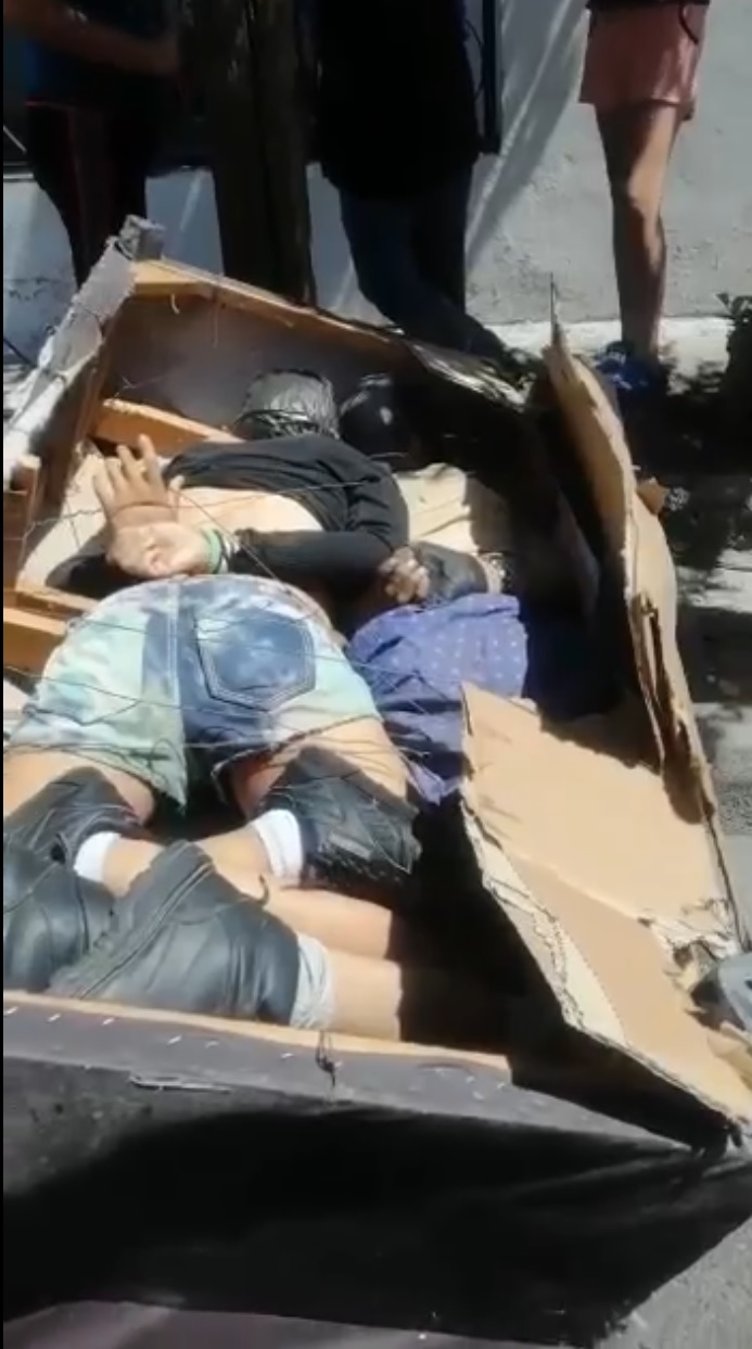 Dos cuerpos fueron encontrados con las manos atadas y bolsas en la cabeza dentro de un sillón en Guadalajara