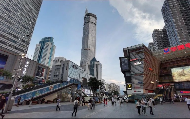 Rascacielos tambalea sin razón en China y desata el pánico