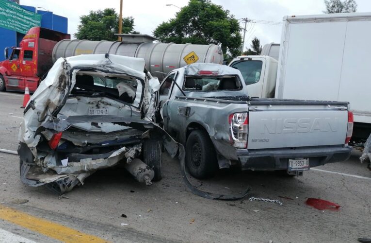 Cuatro muertos en carambola en una caseta de cobro en Jalisco