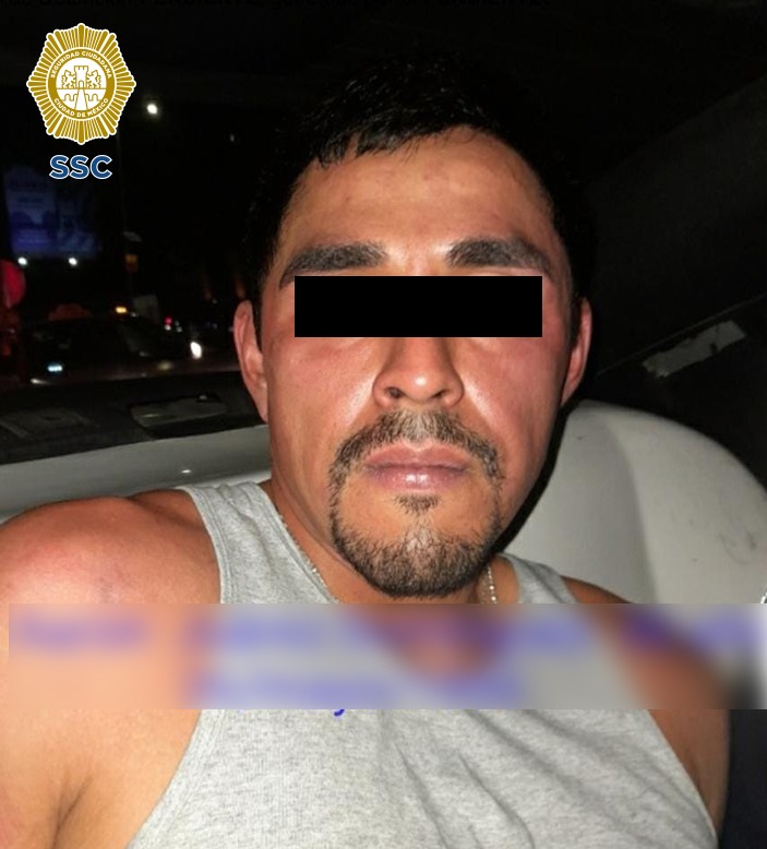 Tras una persecución que inició en la alcaldía Gustavo A. Madero y terminó en Azcapotzalco, oficiales de la SSC detuvieron a un hombre que posiblemente amagó y desapoderó de su automóvil al conductor