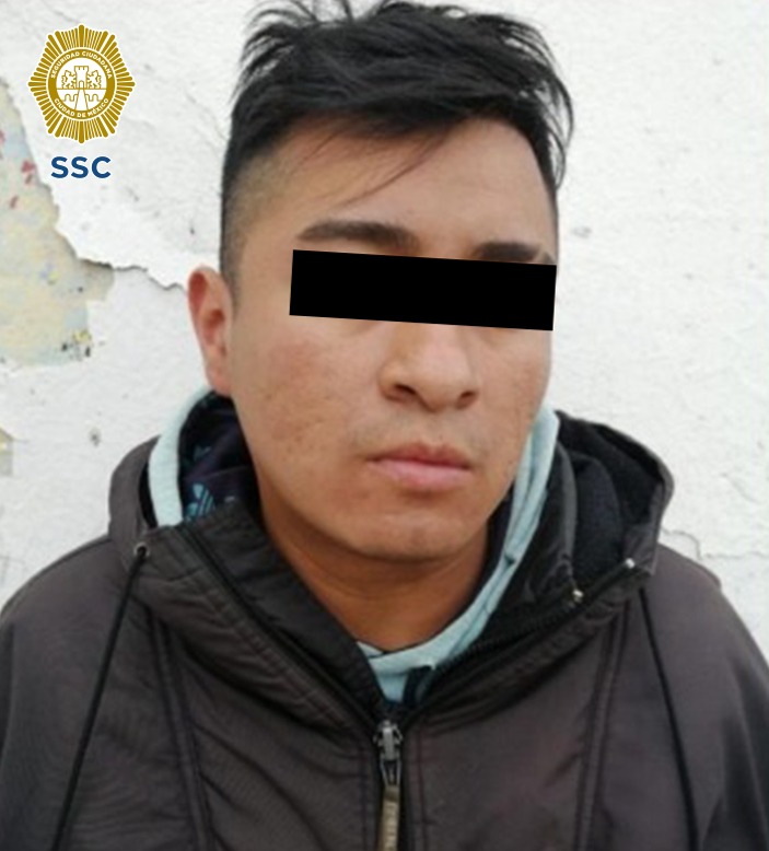Policías de la SSC detuvieron a una persona en posesión de 43 envoltorios con posible droga, en la alcaldía Álvaro Obregón