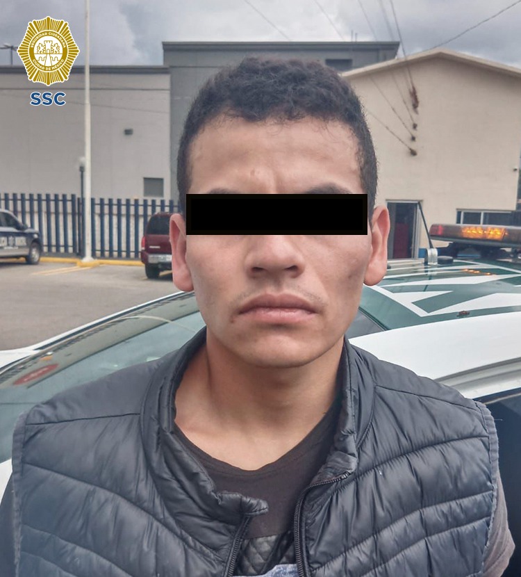 En atención a una denuncia ciudadana, policías de la SSC recuperaron un vehículo posiblemente robado y detuvieron un hombre, en Tláhuac