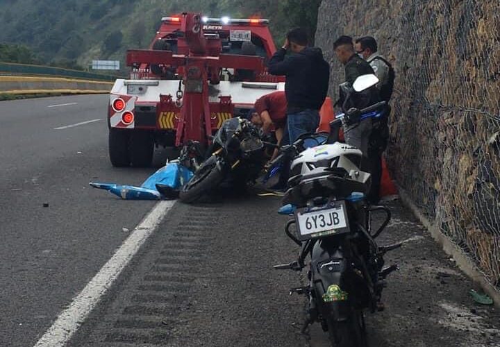 Cadena Informa : Tomen sus precauciones Biker accidentado Mex – 3 Marías, estable, ya está siendo atendido