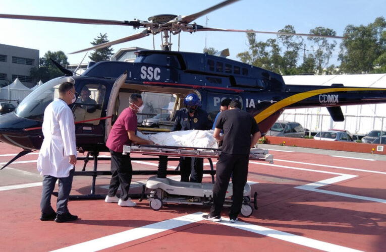 Un helicóptero de los cóndores de la SSC, trasladado a una mujer que sufrió un infarto agudo al miocardio, a un hospital de especialidades