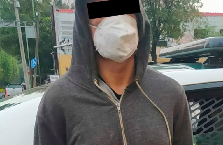 Un hombre señalado como posible responsable del robo a una tienda de conveniencia, fue detenido por oficiales de la SSC en la alcaldía Venustiano Carranza