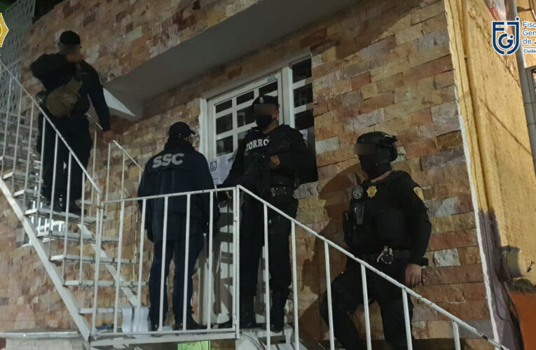 Resultado de la ejecución de una orden de cateo en un predio ubicado en la alcaldía Álvaro Obregón de la SSC aseguraron varias dosis de aparente marihuana y cocaína, y dos hombres fueron detenidos