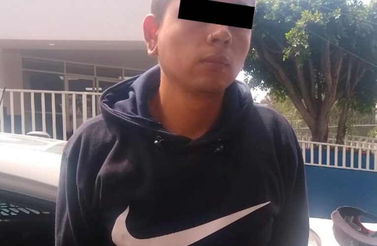 Policías de la SSC detuvieron a tres hombres que al parecer robaron una tienda de conveniencia en la alcaldía Tláhuac