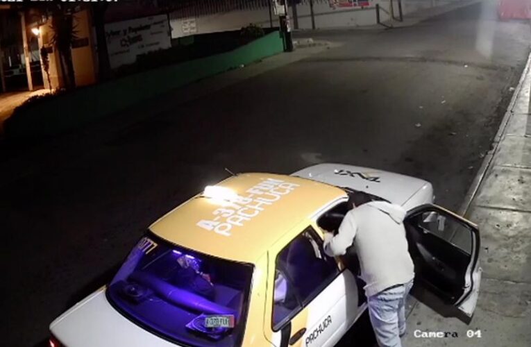 (VIDEO) Taxista golpea brutalmente a una mujer