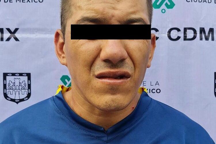 ciudadano a cambio de no causarle daño En posesión de un arma de fuego y aproximadamente diez y medio kilogramos de aparente droga, cuatro hombres fueron detenidos por oficiales de la SSC en la colonia Morelos