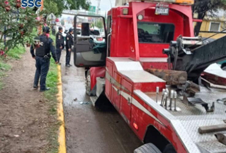 Tras una persecución en la alcaldía Azcapotzalco, policías de la SSC detuvieron a dos posibles responsables del robo de un camión de carga