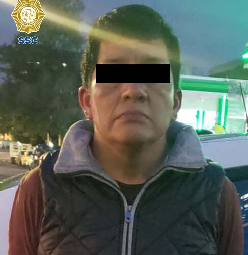 Oficiales de la SSC detuvieron a un hombre señalado como posible responsable de despojar de dinero en efectivo a la encargada de una tienda de conveniencia en la colonia Centro