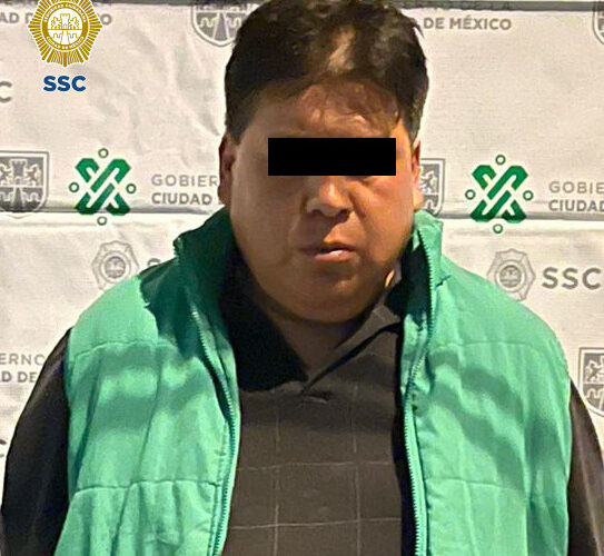 En posesión de varios envoltorios de marihuana y posiblemente relacionado con el robo a una casa de cambio, un hombre fue detenido por efectivos de la SSC en calles de la alcaldía Cuauhtémoc