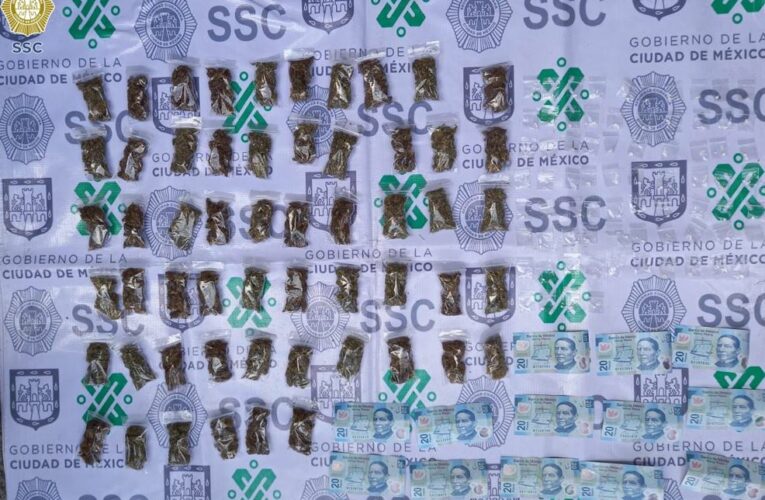 DERIVADO DE LAS ACCIONES IMPLEMENTADAS PARA INHIBIR LA COMISIÓN DE DELITOS EN LA ALCALDÍA IZTAPALAPA, PERSONAL DE LA SSC DETUVO A DOS HOMBRES EN POSESIÓN DE MÁS DE 130 DOSIS DE APARENTE DROGA