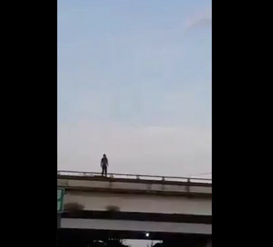 Joven se suicida desde un puente en el Periférico de Mérida