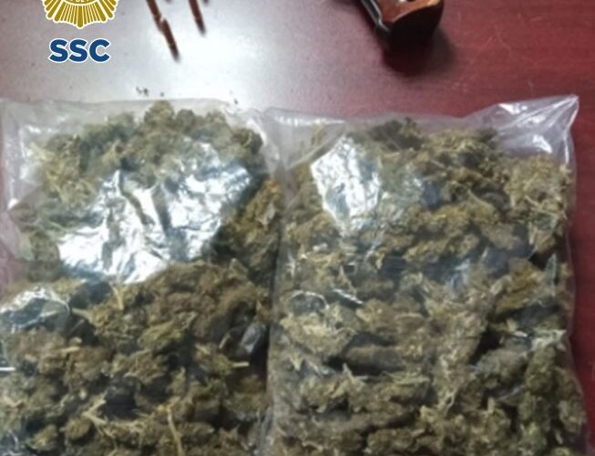 En Posesión de un arma de fuego y aparente marihuana, dos personas fueron detenidas por efectivos de la SSC en la Colonia Morelos