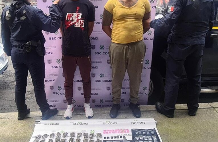 Dos hombres en posesión de más de 180 dosis de aparente marihuana y cocaína, fueron detenidos por efectivos de la SSC en la alcaldía Álvaro Obregón