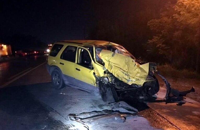 Conductor muere prensado al chocar con tráiler en Cadereyta