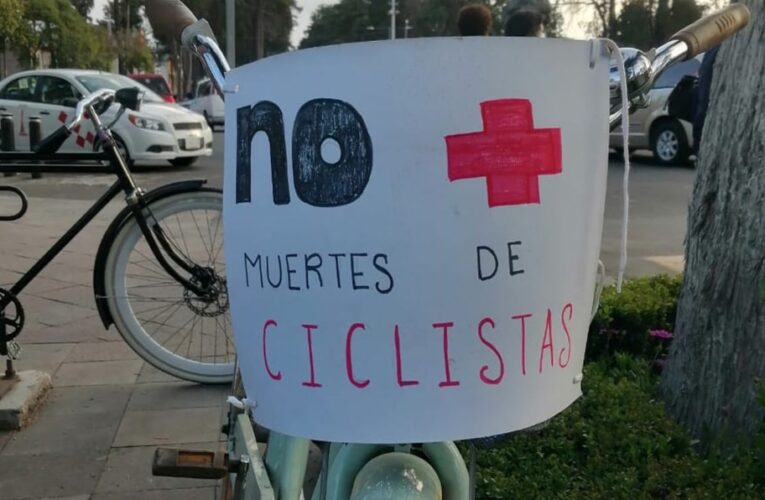 Se manifiestan por muerte de ciclista en Toluca