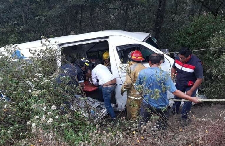 Mueren 6 personas y 10 más se lesionan por accidente de tránsito en Nicolás Romero