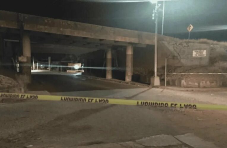 Amanecen tres cuerpos colgados en puente de Fresnillo, Zacatecas