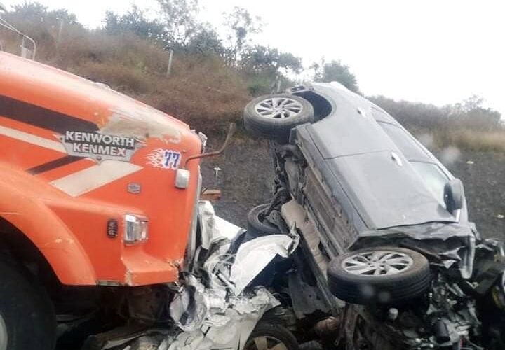 Fatal accidente en la México-Querétaro, auto prensado