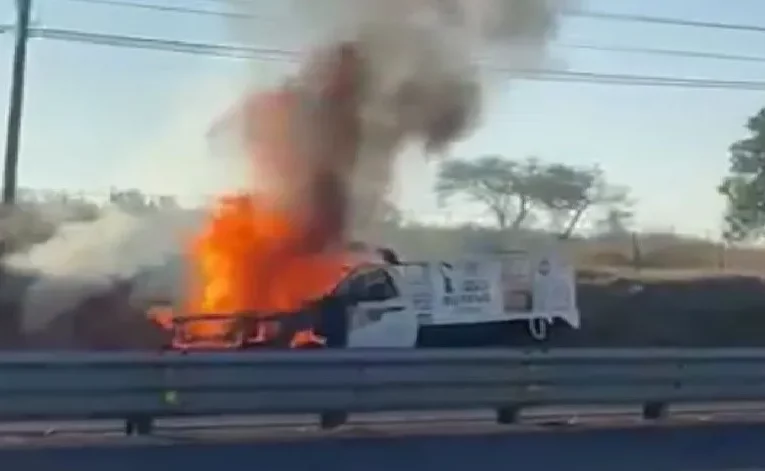 Se incendia camioneta de gas LP