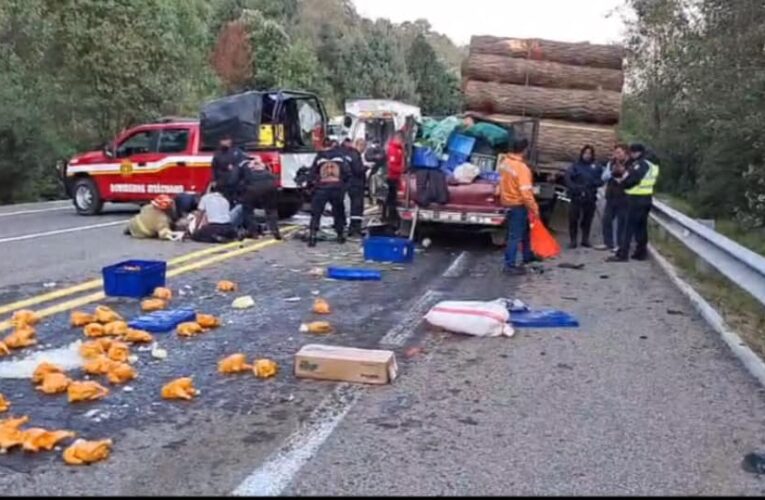 Camioneta choca contra torton en la Toluca-Zitácuaro