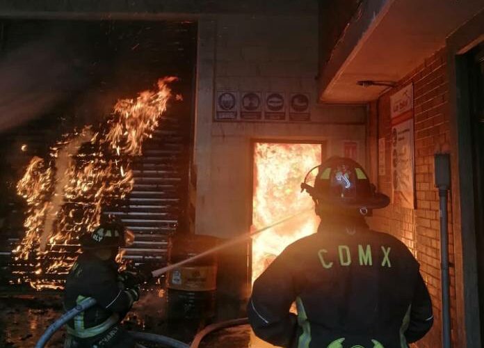 Se registra fuerte incendio en alcaldía Azcapotzalco