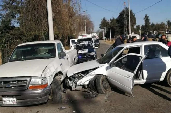 Accidente en Ocoyoacac deja cuantiosos daños