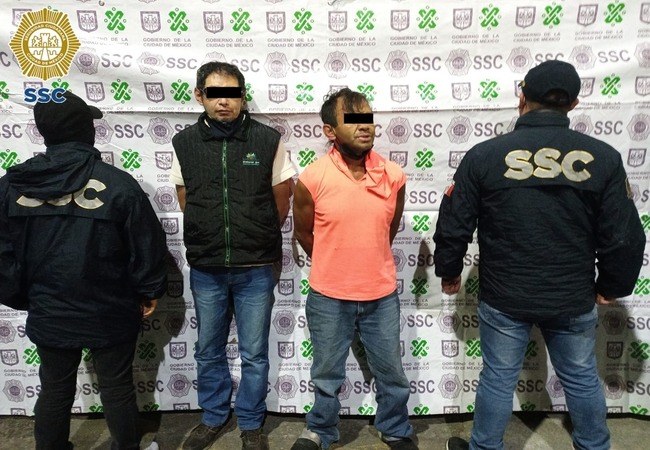 Dos hombres, posibles integrantes de una célula delictiva que opera en la alcaldía Álvaro Obregón, fueron detenidos por personal de la SSC en posesión de aparente droga