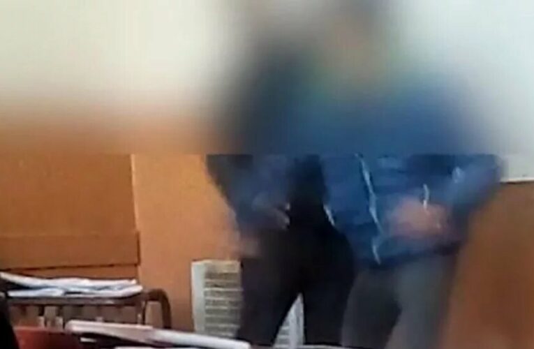 Estudiante golpea y amenaza a un profesor porque le quita su celular durante clases en Argentina