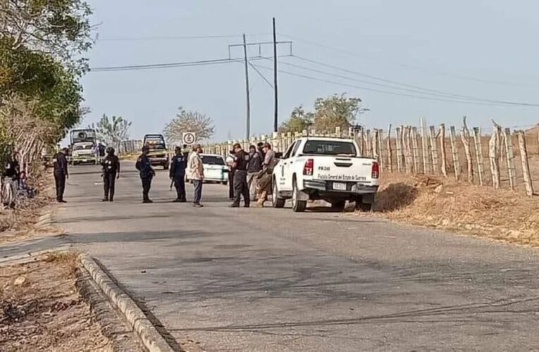 Abandonan 5 cadáveres decapitados en un taxi en Juchitán