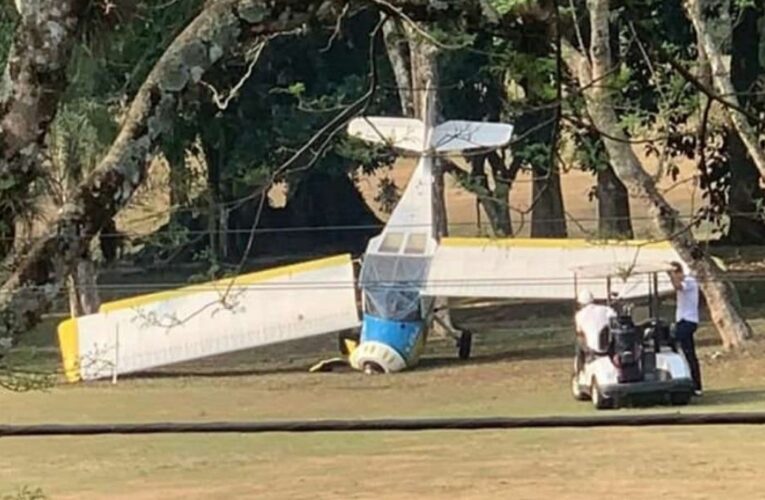 Se desploma avioneta en campo de golf de Córdoba