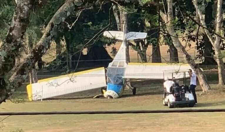 Se desploma avioneta en campo de golf de Córdoba