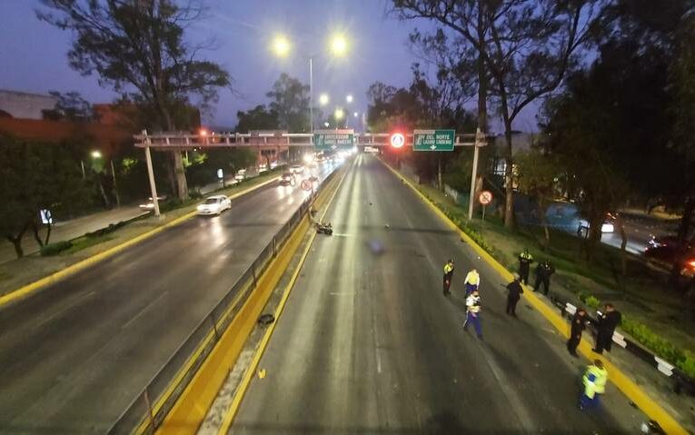 Por exceso de velocidad, muere motociclista en Río Churubusco