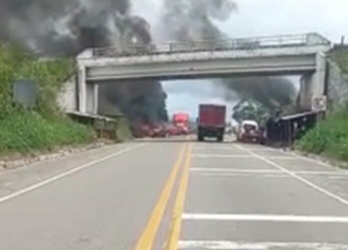 ¡Continúa la violencia en Chiapas! Se registra balacera y bloqueos en autopista